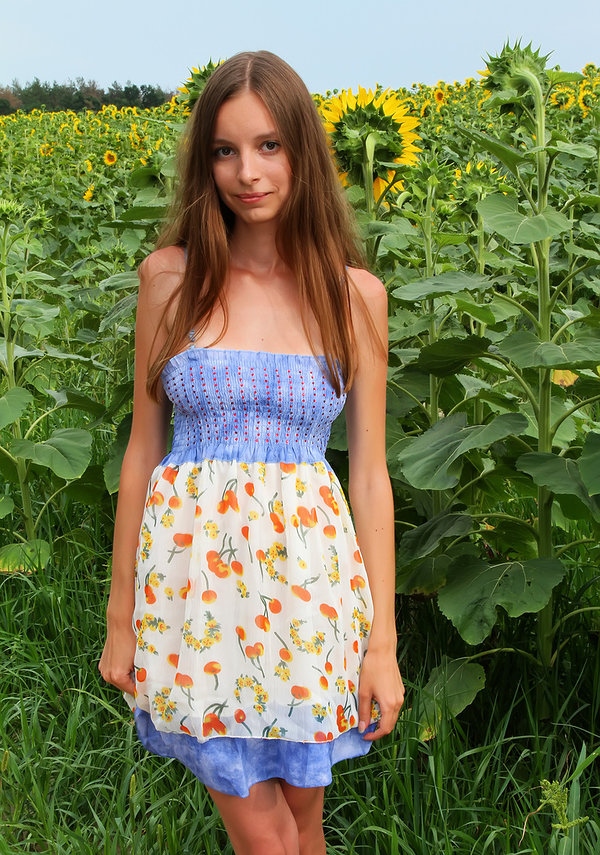 Люся, 20